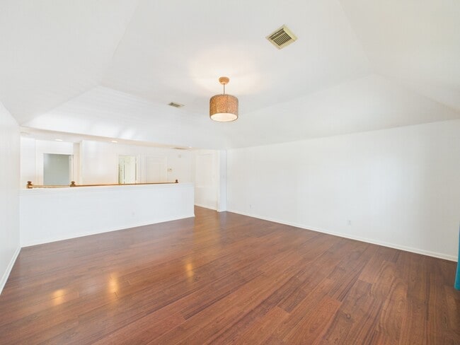 Building Photo - 5407 Lake Pl Dr