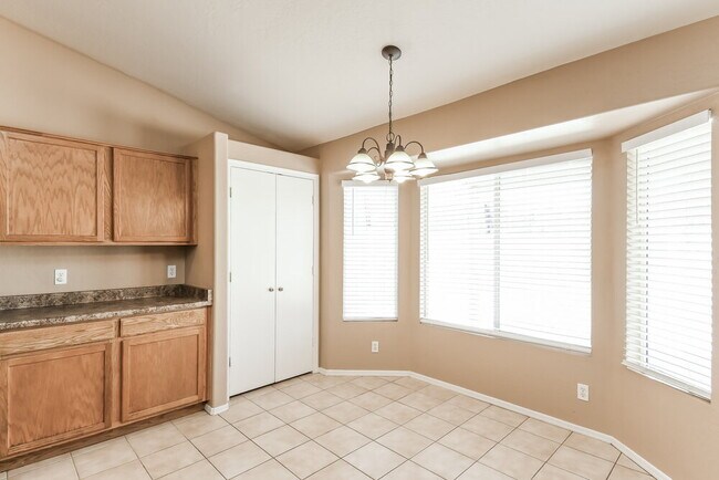 Building Photo - 527 N Bailey Cir