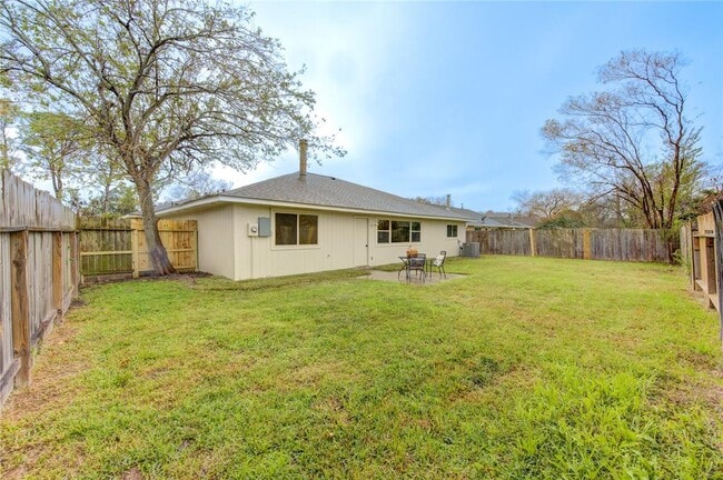 Building Photo - 15706 Amapola Dr