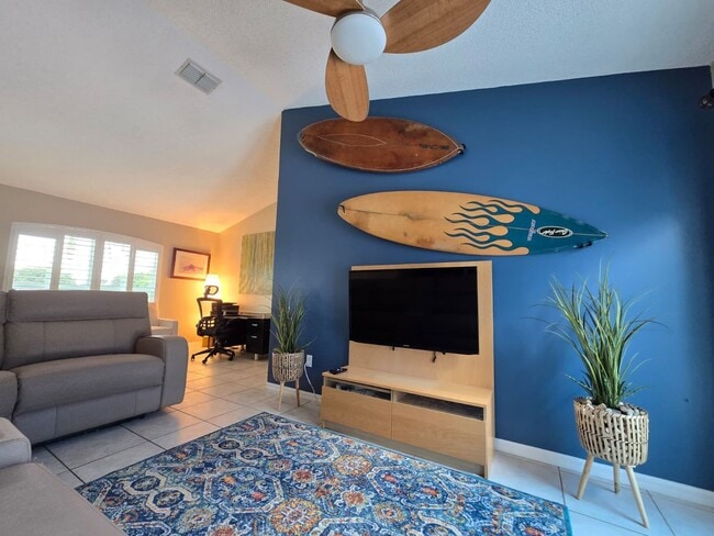 Building Photo - Port St. Lucie Single-Family home with Fenced Yard and Pool! FULLY FURNISHED!