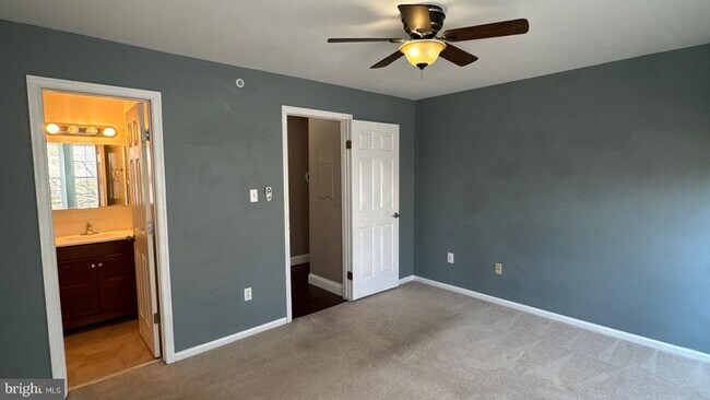 Building Photo - 5701 Rowanberry Dr