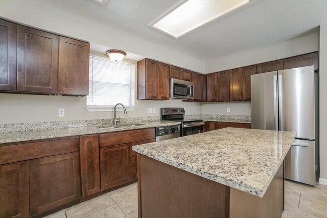 Building Photo - 7659 Athlone Dr