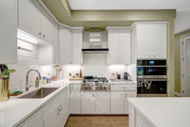 Building Photo - 635 Slaters Ln