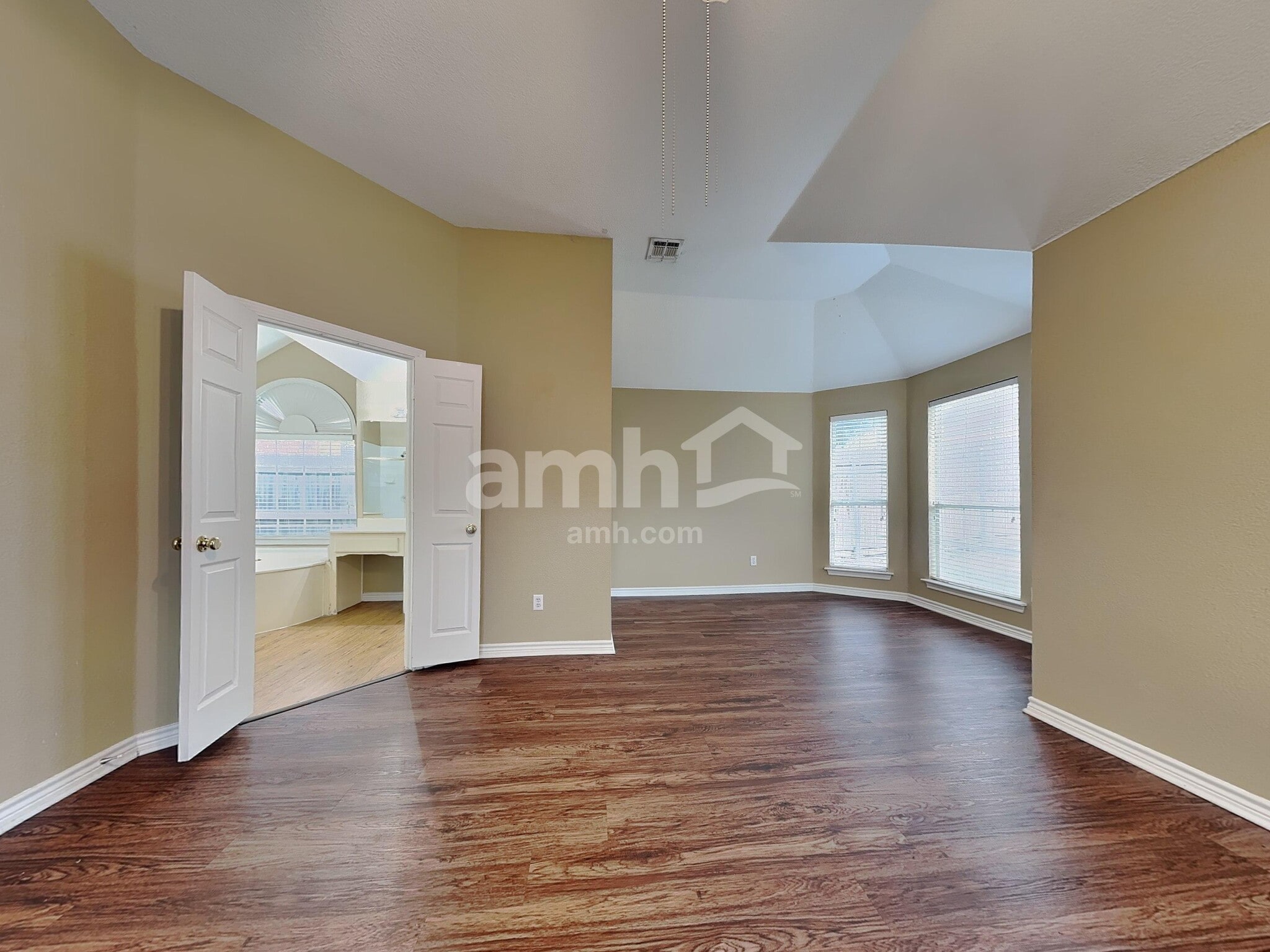 Building Photo - 7441 Sweet Meadows Dr