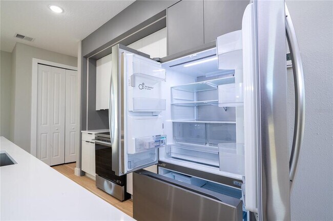 Building Photo - 70 McDill Dr