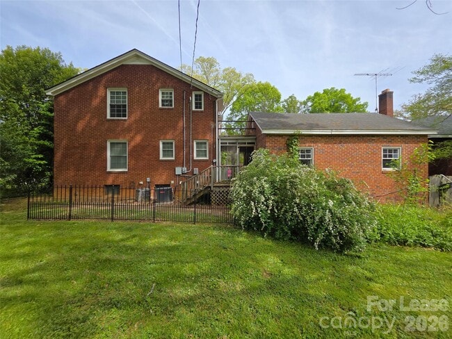 Building Photo - 754 Montgomery Ave