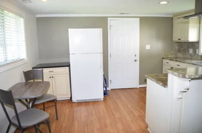 Building Photo - Charming, Partially Furnished Cottage-Style Home Near Catawba Hospital – Available Now!