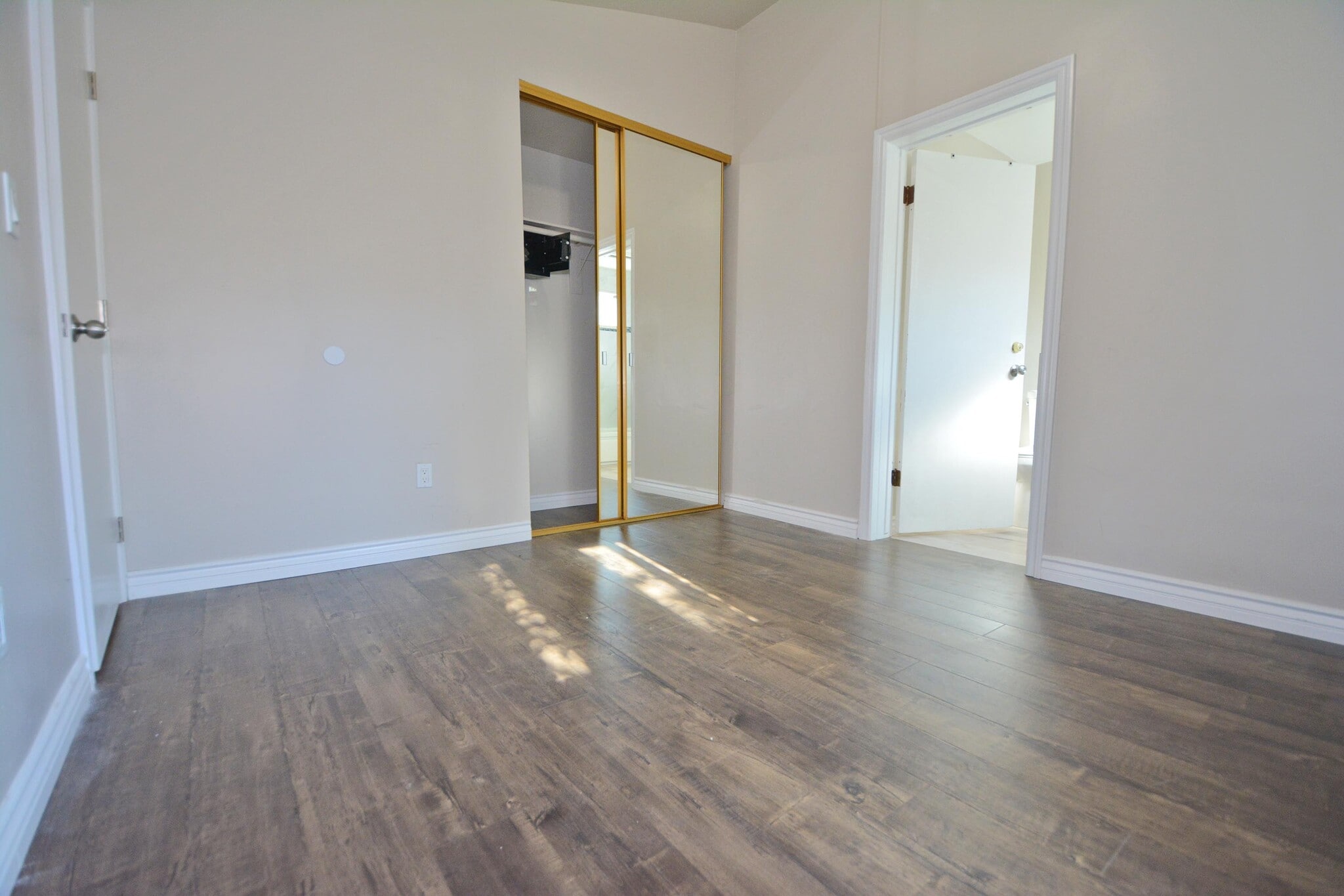 Building Photo - 9616 Gerald Ave