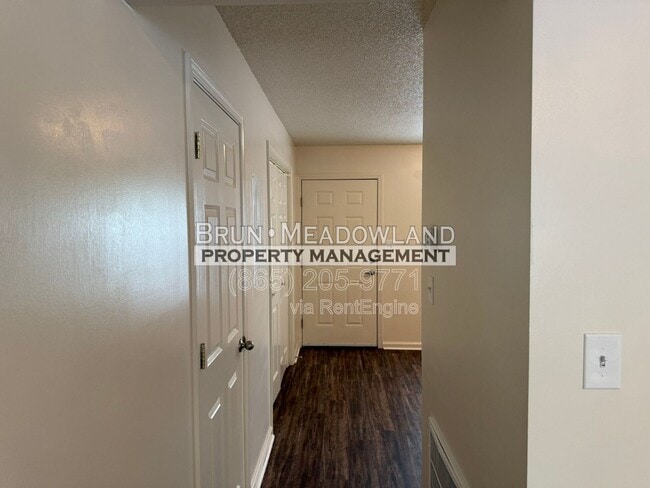 Building Photo - 5622 Boxwood Garden Way