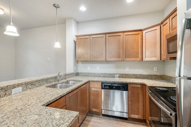 Building Photo - Pinnacle Townhomes