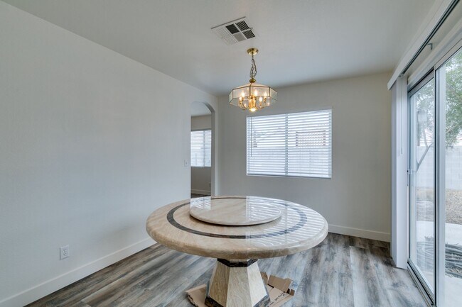 Building Photo - Single story home - NO HOA