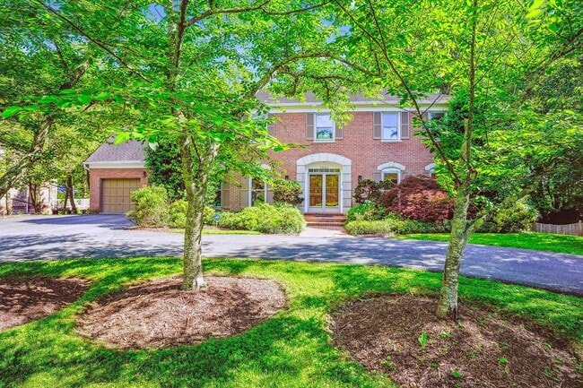 Building Photo - Magnificent 5 Bedroom, 4.5 Bathroom Bethes...