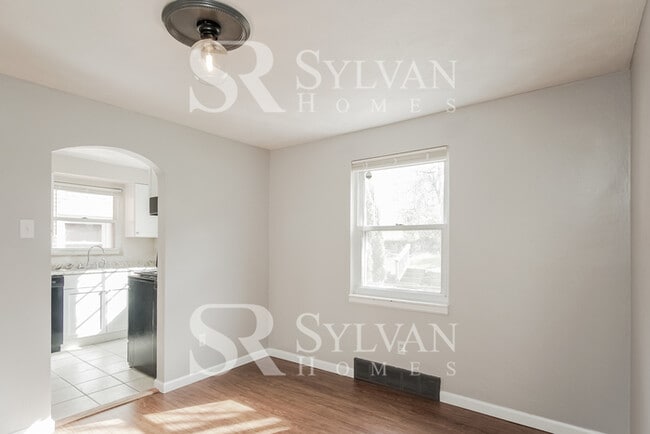 Building Photo - Charming brick 3-bedroom, 1-bath home feat...