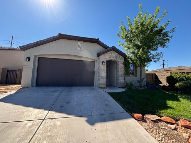 Building Photo - SPACIOUS HOME FOR RENT!