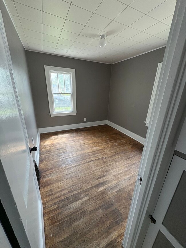 Building Photo - 2 Bedroom 1 bathroom single family home