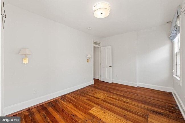 Building Photo - 509 Duke St