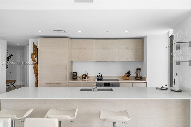 Building Photo - 1300 S Miami Ave