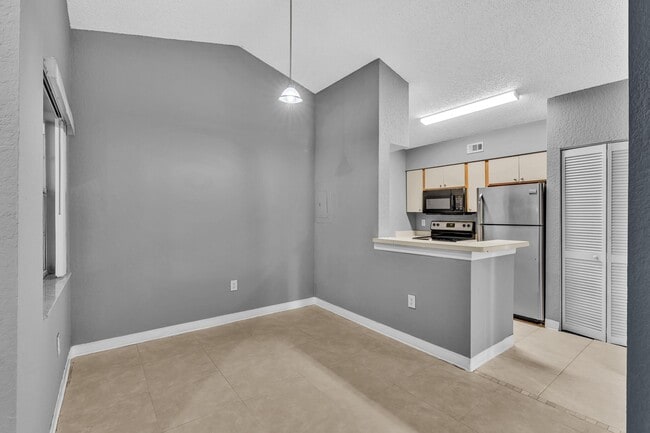 Building Photo - 2850 N Oakland Forest Dr