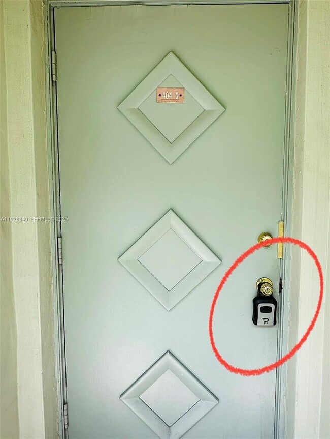 Building Photo - 330 SE 2nd St