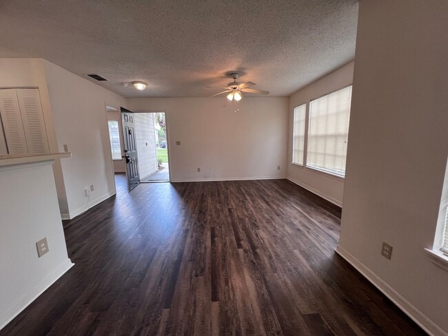 Building Photo - Ground floor unit in Tradewinds