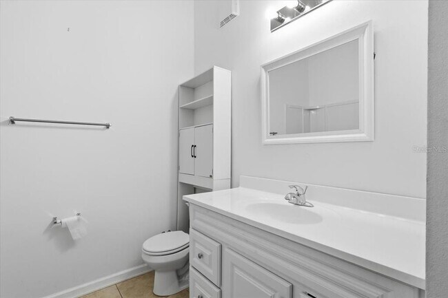 Building Photo - 605 Golden Lake Loop