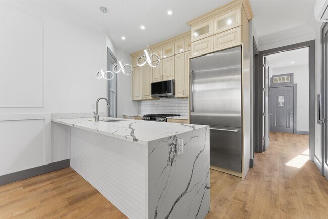 Building Photo - 821 18th St