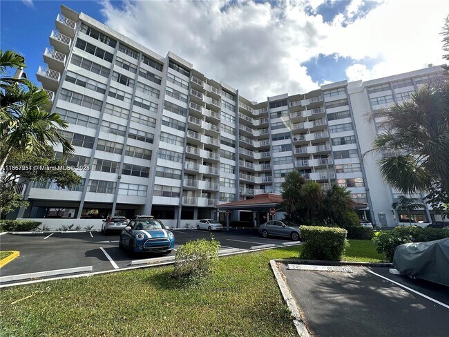 Building Photo - 1300 NE Miami Gardens Dr