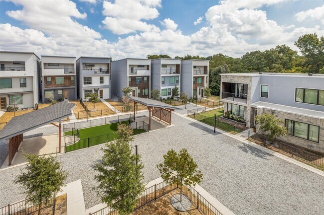 Primary Photo - 10630 Greengarden Rd