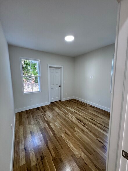 Building Photo - 231 Sixth Ave