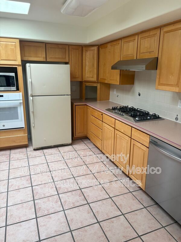 Building Photo - 8220 W Raintree Dr NE