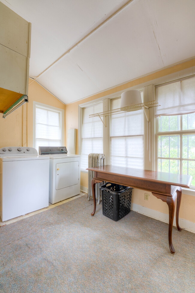 Building Photo - 296 N. Willett