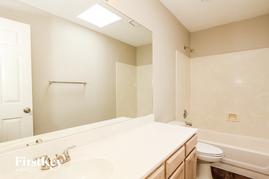 Building Photo - 14915 N 86th Dr