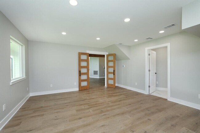 Building Photo - 16435 Telge Rd