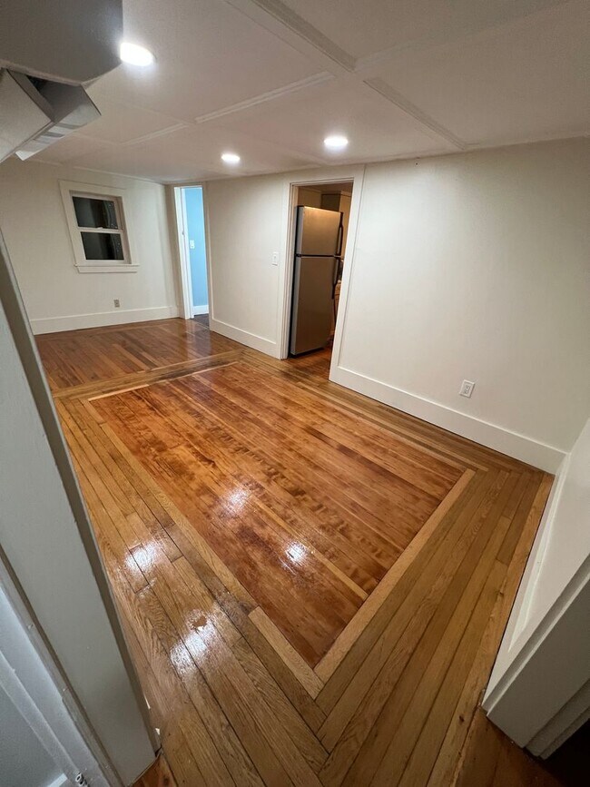 Building Photo - 35 Bath Rd