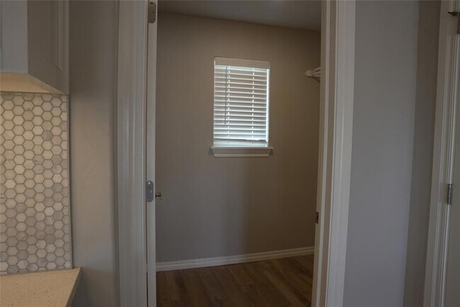 Building Photo - 5216 Bing Cir
