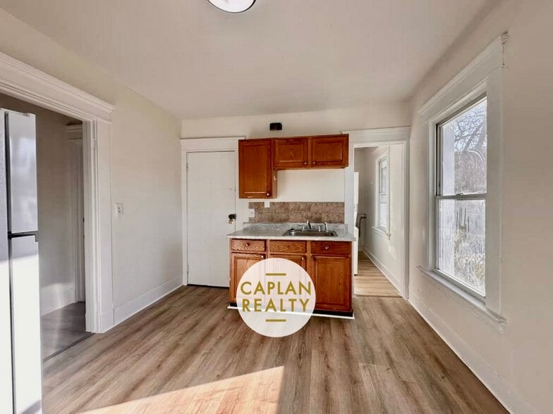 Building Photo - 104 Webster St