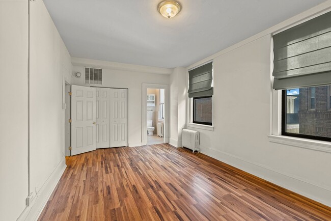 Building Photo - 1 Bedroom Unit Available at Arts Condomini...