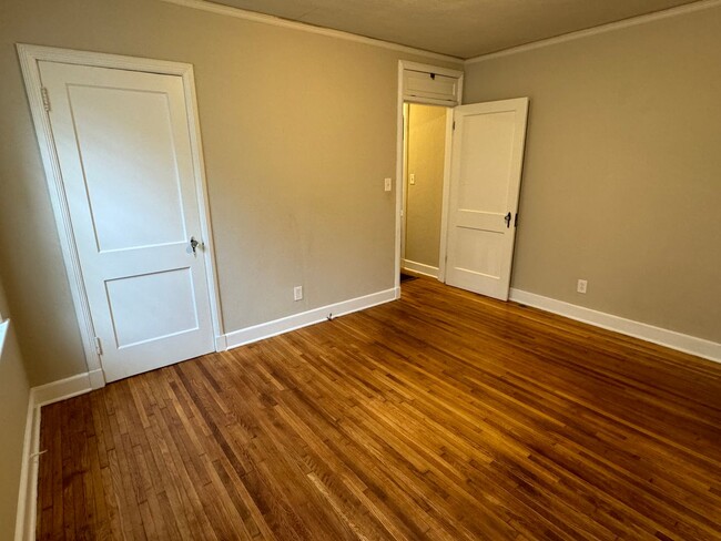 Building Photo - Gorgeous Features! 3 Bedroom with Bonus room