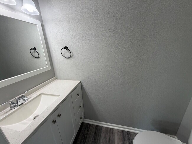 Building Photo - "Nicely updated 2-Bed 1.5 bath Townhouse in Englewood near Parker – Your Cozy Retreat Awaits!"