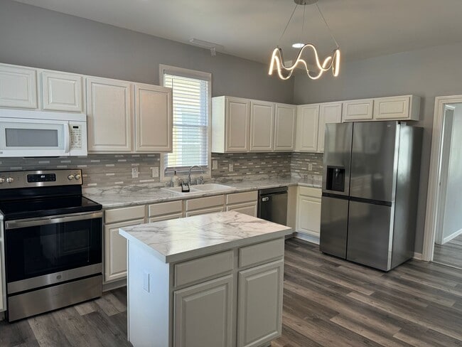 Building Photo - 4 BED, 3 BATH, Fully renovated Single Fami...