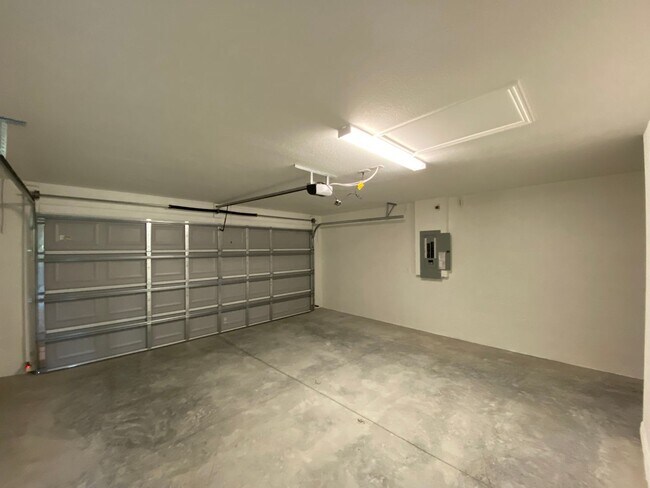 Building Photo - Custom Home - Desirable SW Ocala neighborh...