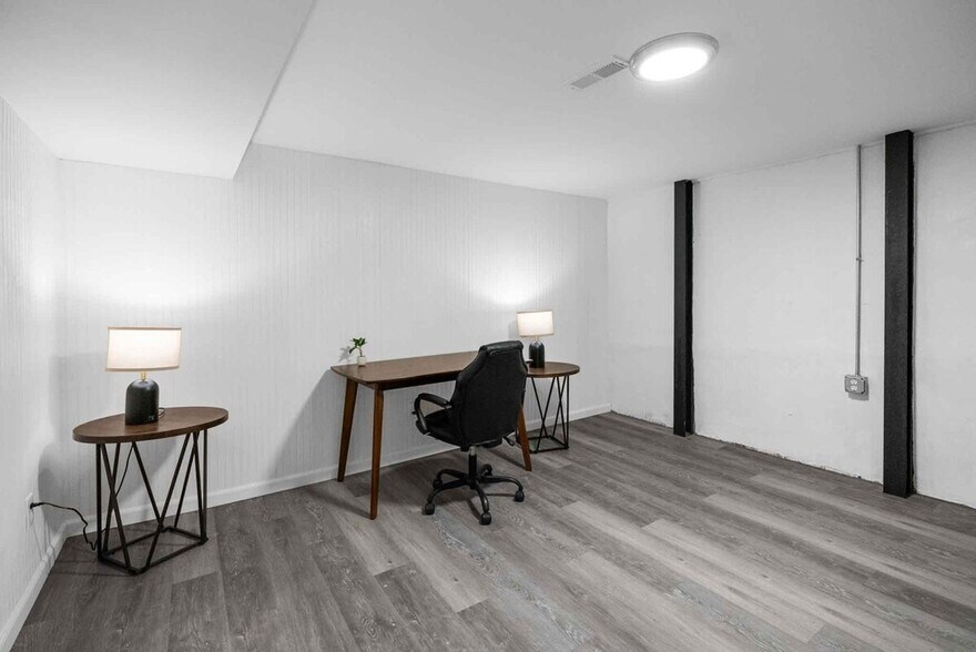 Building Photo - 2633 Garham Dr