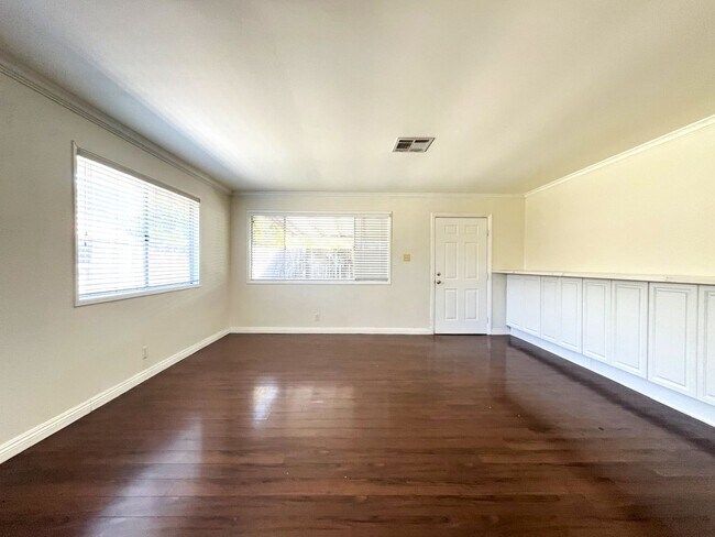 Building Photo - 4 bed, 3 bath in Loma Linda, CA!