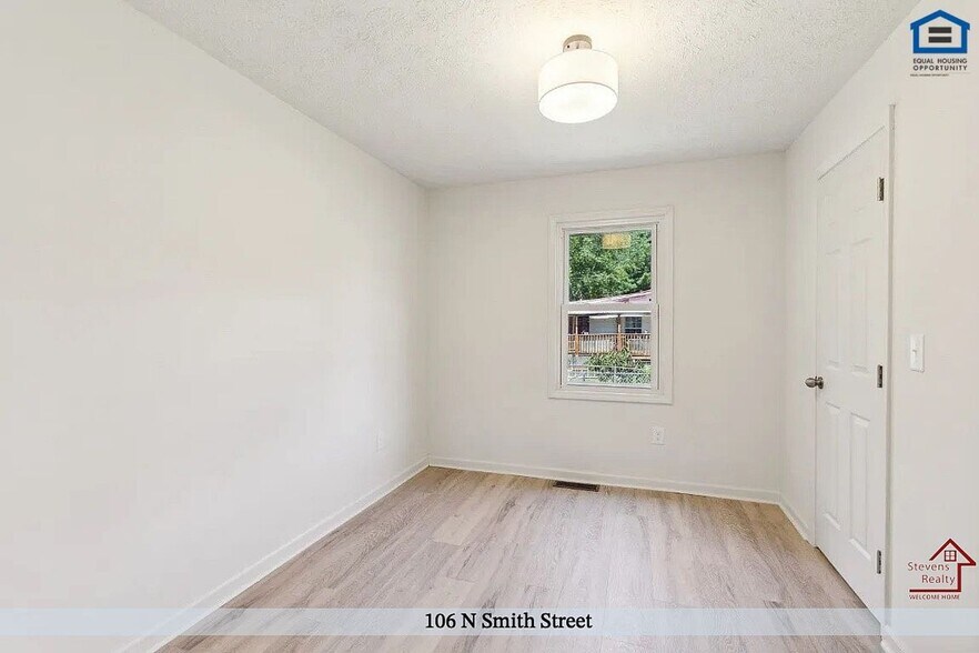 Building Photo - 106 N Smith St