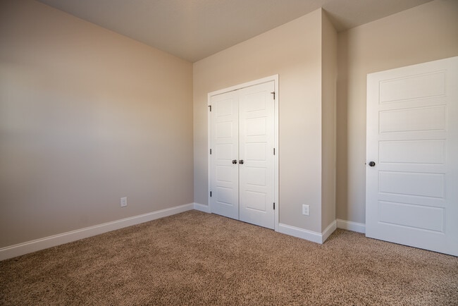 Building Photo - 600 Trellis Square