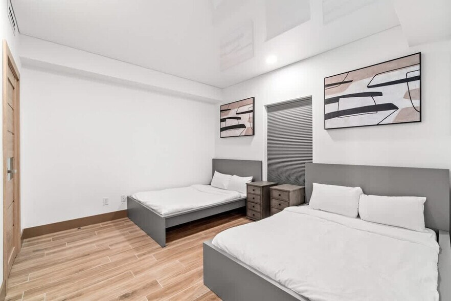 Building Photo - 10625 Front Beach Rd