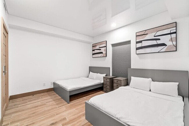 Building Photo - 10625 Front Beach Rd