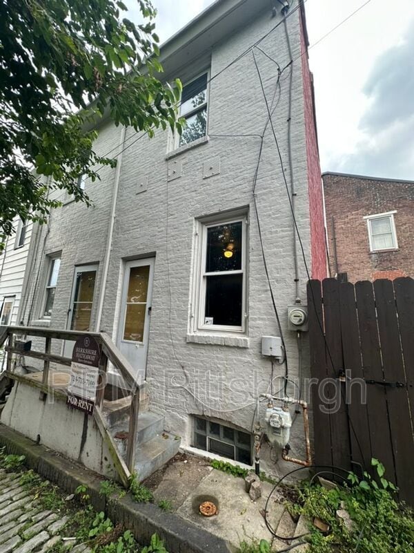 Building Photo - 239.5 Urbana Wy