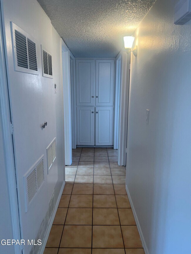 Building Photo - 7200 Alto Rey Ave