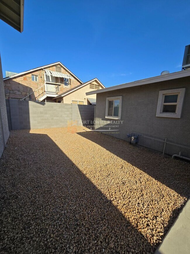 Building Photo - Newly Renovated 3 Bedroom, 2 Bath Home Available May!